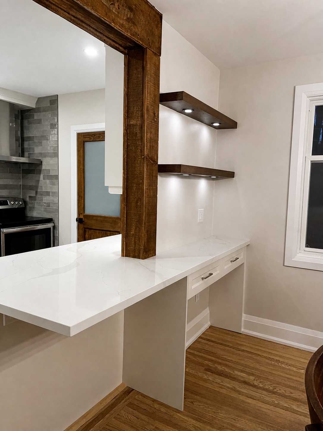 Kitchen peninsula and built-in work area